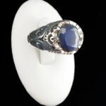 انگشتر نقره مردانه طرح ماکان با سنگ یاقوت کبود الماس تراش