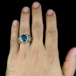 انگشتر نقره مردانه طرح ماکان با سنگ یاقوت کبود الماس تراش - Image 4