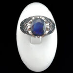 انگشتر نقره مردانه طرح ماکان با سنگ یاقوت کبود الماس تراش - Image 2