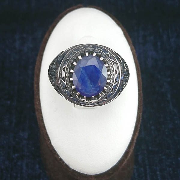 انگشتر نقره مردانه طرح سینا با سنگ یاقوت کبود الماس تراش - Image 4