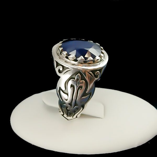 انگشتر نقره مردانه طرح شایان با نگین یاقوت کبود الماس تراش - Image 2