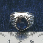 انگشتر نقره مردانه طرح پارسا با نگین الماس تراش یاقوت کبود - Image 4