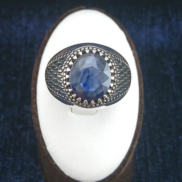 انگشتر نقره مردانه طرح پارسا با نگین الماس تراش یاقوت کبود - Image 5