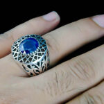 انگشتر نقره مردانه طرح صدرا با نگین یاقوت کبود الماس تراش - Image 5