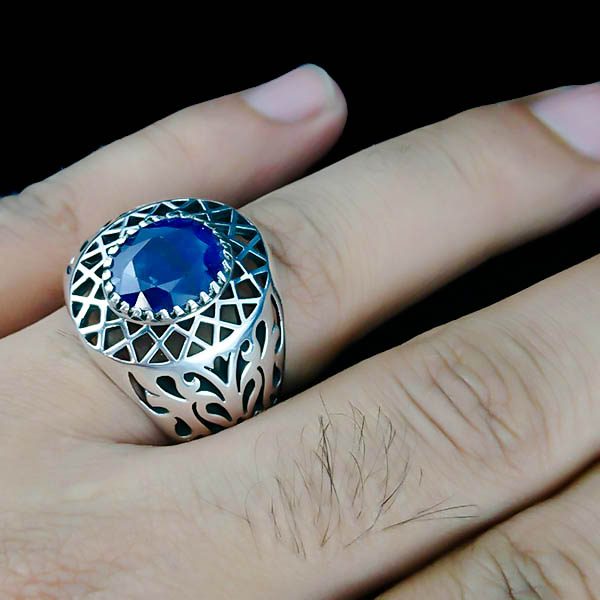 انگشتر نقره مردانه طرح صدرا با نگین یاقوت کبود الماس تراش - Image 5
