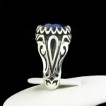 انگشتر نقره مردانه طرح رامان با نگین یاقوت کبود الماس تراش - Image 2