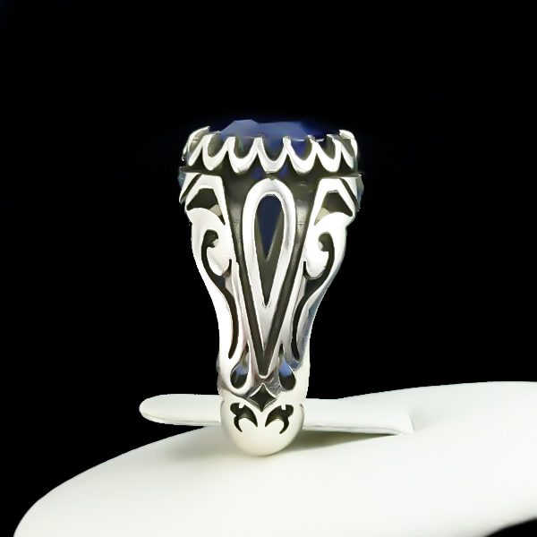 انگشتر نقره مردانه طرح رامان با نگین یاقوت کبود الماس تراش - Image 2