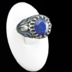 انگشتر نقره مردانه طرح رامان با نگین یاقوت کبود الماس تراش