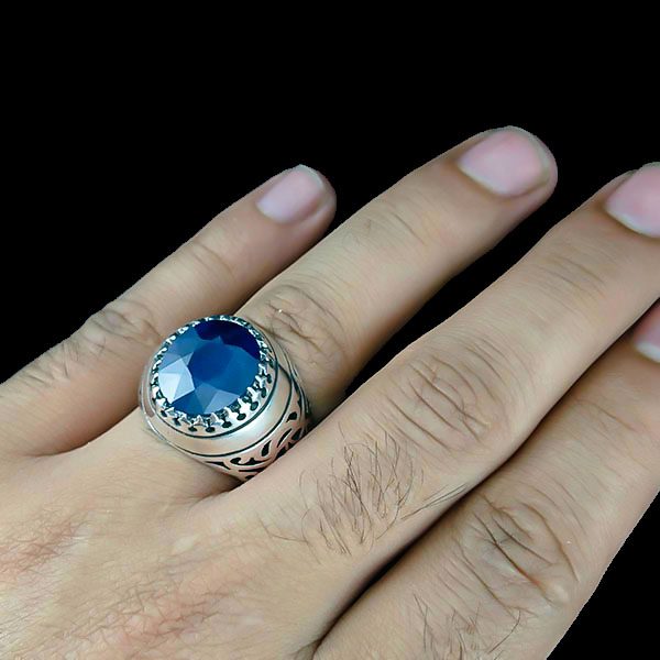 انگشتر نقره مردانه طرح پویا با نگین یاقوت کبود الماس تراش - Image 5