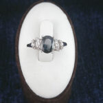 انگشتر نقره زنانه طرح فرحناز با سنگ یاقوت کبود الماس تراش - Image 4