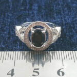 انگشتر نقره زنانه طرح مرضیه با سنگ یاقوت کبود الماس تراش - Image 3