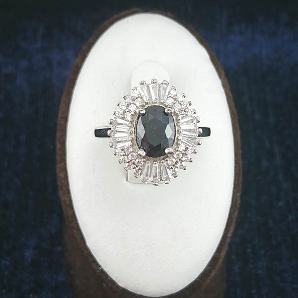 انگشتر نقره زنانه طرح هدیه با سنگ یاقوت کبود الماس تراش - Image 3