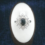 انگشتر نقره زنانه طرح سما با سنگ یاقوت کبود الماس تراش - Image 4