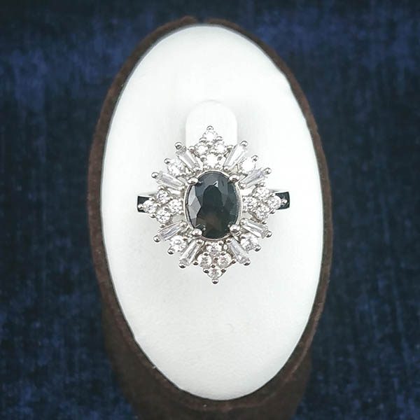 انگشتر نقره زنانه طرح سما با سنگ یاقوت کبود الماس تراش - Image 4