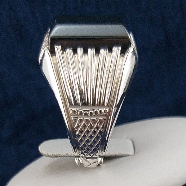 انگشتر نقره مردانه طرح دست ساز دور چنگ شطرنجی با سنگ حدید صینی + حکاکی - Image 2