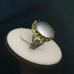 انگشتر نقره مردانه طرح فرزین با سنگ حدید صینی+حکاکی - Image 2