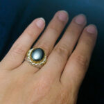 انگشتر نقره مردانه طرح دورطلایی مازیار با سنگ حدید صینی+حکاکی - Image 3