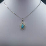 گردنبند نقره زنانه طرح بنفشه با سنگ فیروزه نیشابوری - Image 4