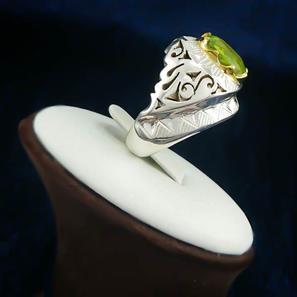 انگشتر نقره مردانه فاخر دست ساز طرح فریبرز با سنگ زبرجد - Image 3