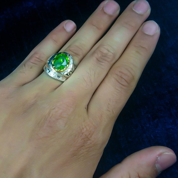 انگشتر نقره مردانه فاخر دست ساز طرح فریبرز با سنگ زبرجد - Image 5