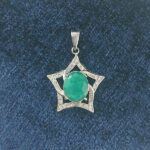 گردنبند نقره زنانه طرح ارمغان با سنگ زمرد الماس تراش - Image 3