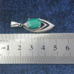 گردنبند نقره زنانه طرح بهدخت با سنگ زمرد الماس تراش - Image 4