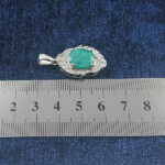 گردنبند نقره زنانه طرح آراسته با سنگ زمرد الماس تراش - Image 3