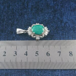 گردنبند نقره زنانه طرح پارمیس با سنگ زمرد الماس تراش - Image 4