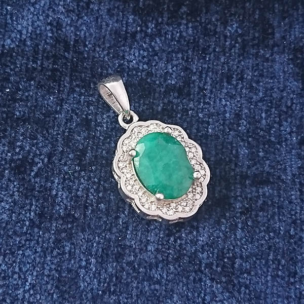 6-3-005-emerald-necklaces-2 سنگ ماه تولد خرداد: بررسی تخصصی سنگ ماه خرداد و خواص سنگ متولد خرداد 