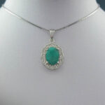 گردنبند نقره زنانه طرح ترگل با سنگ زمرد الماس تراش - Image 2