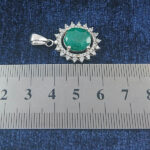 گردنبند نقره زنانه طرح دُرنا با سنگ زمرد الماس تراش - Image 4