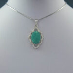 گردنبند نقره زنانه طرح رونیا با سنگ زمرد الماس تراش - Image 2