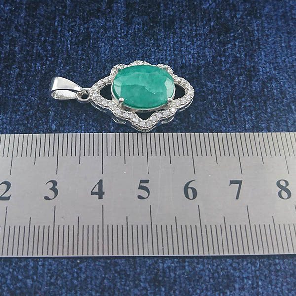 گردنبند نقره زنانه طرح رونیا با سنگ زمرد الماس تراش - Image 3