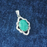 گردنبند نقره زنانه طرح رونیا با سنگ زمرد الماس تراش