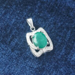 گردنبند نقره زنانه طرح سانیا با سنگ زمرد الماس تراش