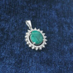 گردنبند نقره زنانه طرح دُرنا ۲ با سنگ زمرد الماس تراش