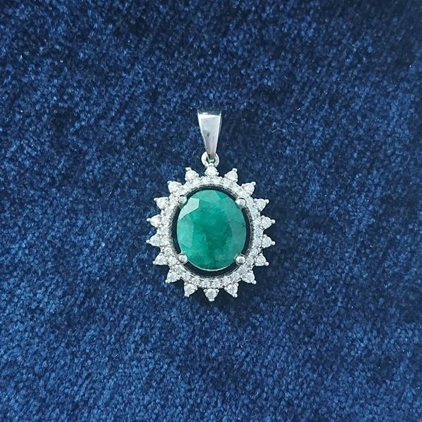 گردنبند نقره زنانه طرح دُرنا ۲ با سنگ زمرد الماس تراش - Image 3