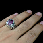 انگشتر نقره مردانه طرح فاخر آریا با سنگ یاقوت سرخ الماس تراش - Image 4