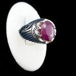 انگشتر نقره مردانه طرح فاخر آریا با سنگ یاقوت سرخ الماس تراش