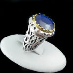 انگشتر نقره مردانه فاخر دست ساز طرح پرهام با نگین یاقوت کبود الماس تراش - Image 2