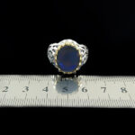 انگشتر نقره مردانه فاخر دست ساز طرح پرهام با نگین یاقوت کبود الماس تراش - Image 4