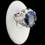 انگشتر نقره مردانه فاخر دست ساز طرح برزو با نگین یاقوت کبود الماس تراش