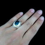 انگشتر نقره مردانه فاخر دست ساز طرح حمید با نگین یاقوت کبود الماس تراش - Image 5