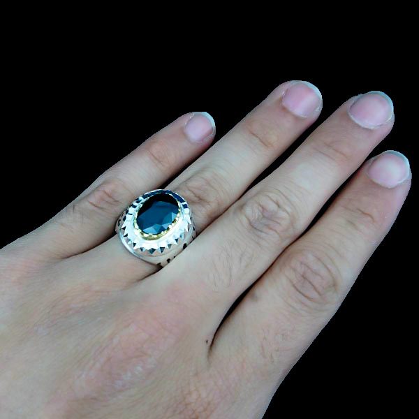 انگشتر نقره مردانه فاخر دست ساز طرح حمید با نگین یاقوت کبود الماس تراش - Image 5