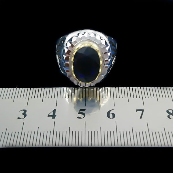 انگشتر نقره مردانه فاخر دست ساز طرح حمید با نگین یاقوت کبود الماس تراش - Image 2