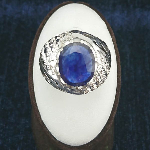 انگشتر نقره مردانه فاخر دست ساز طرح میلاد با نگین یاقوت کبود الماس تراش - Image 4