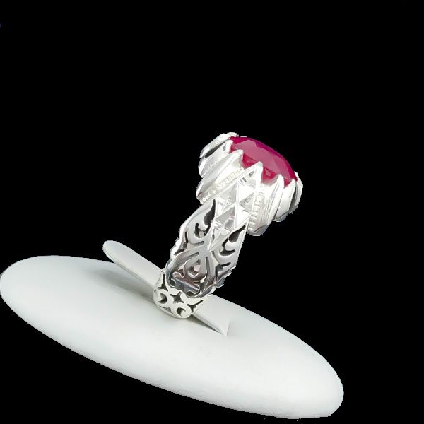 انگشتر نقره مردانه طرح فاخر دست ساز سبحان با سنگ یاقوت سرخ الماس تراش - Image 3