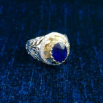 انگشتر نقره مردانه فاخر دست ساز طرح نوید با نگین یاقوت کبود الماس تراش - Image 3