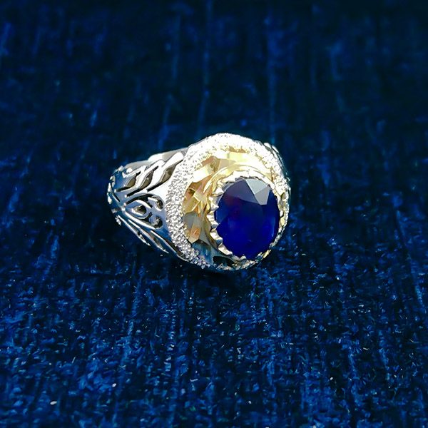 انگشتر نقره مردانه فاخر دست ساز طرح نوید با نگین یاقوت کبود الماس تراش - Image 3