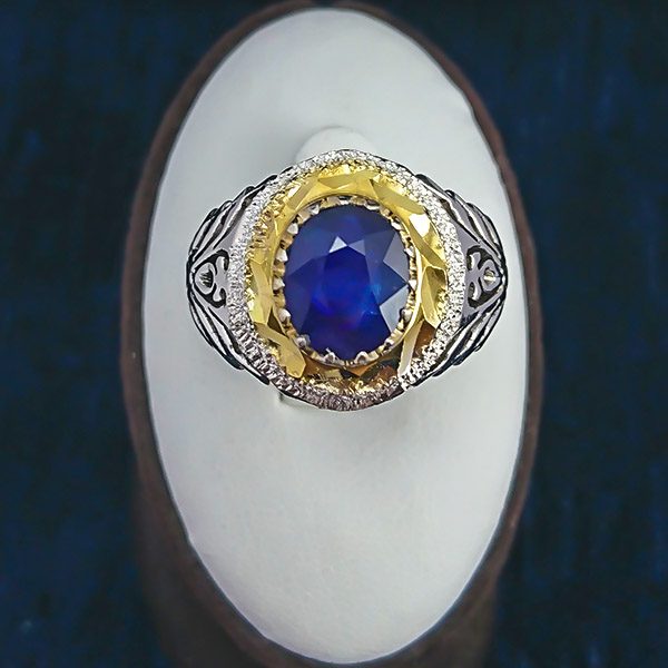 انگشتر نقره مردانه فاخر دست ساز طرح نوید با نگین یاقوت کبود الماس تراش - Image 4